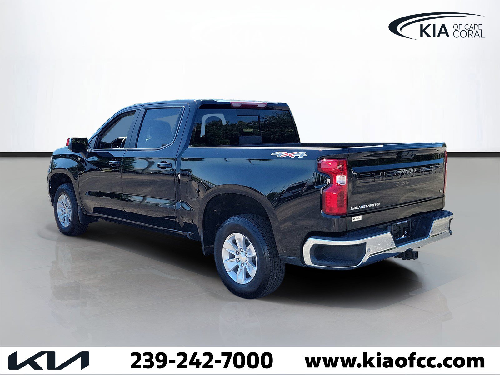 Used 2023 Chevrolet Silverado 1500 LT w/ Safety Package AWD/4WD image 4