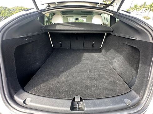 Used 2023 Tesla Model Y Long Range image 17