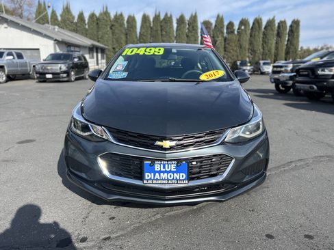 Used 2017 Chevrolet Cruze LT w/ Convenience Package image 3