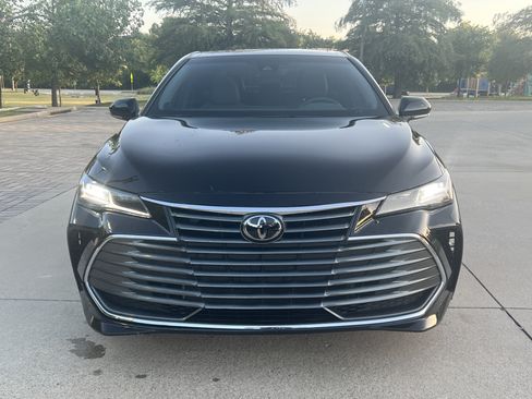 Used 2019 Toyota Avalon Limited FWD image 3