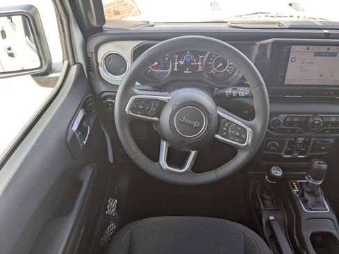 Used 2025 Jeep Wrangler Unlimited Sahara AWD/4WD image 20