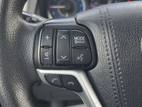 Used 2020 Toyota Sienna LE w/ LE Preferred Package FWD image 21
