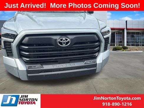 Used 2022 Toyota Tundra SR5 w/ SR5 Convenience Package AWD/4WD image 1