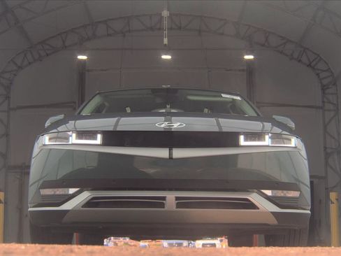 Used 2024 Hyundai Ioniq 5 SEL image 2