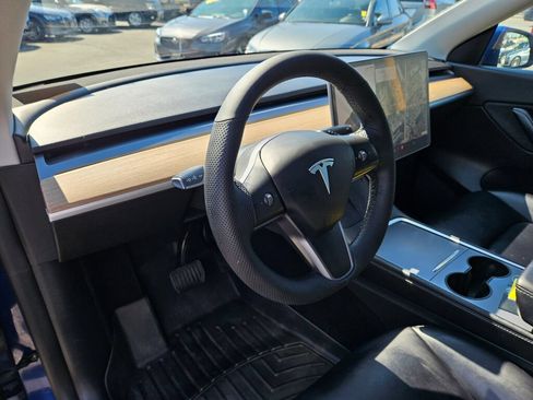 Used 2021 Tesla Model Y Long Range AWD/4WD image 17