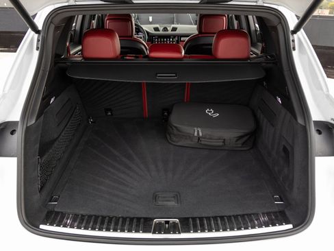 Used 2023 Porsche Cayenne image 31