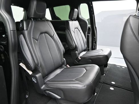 New 2026 Chrysler Pacifica Select w/ S Appearance Package image 21