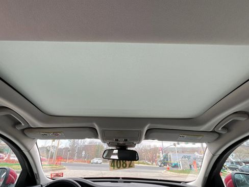 Used 2017 Jaguar XF Premium image 20