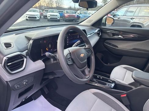 Used 2025 Chevrolet TrailBlazer LT image 8