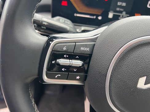 Certified 2025 Kia Sorento S w/ Panoramic Sunroof Package image 15