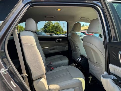 Used 2023 Kia Sorento SX Prestige AWD/4WD image 15