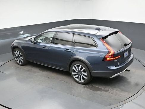 Used 2022 Volvo V90 B6 Cross Country AWD/4WD image 20
