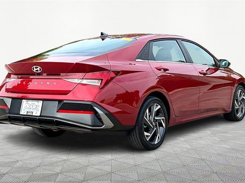 Certified 2025 Hyundai Elantra SEL image 2