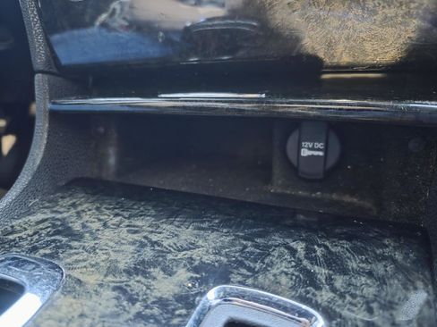 Used 2014 Chrysler 300 C image 25