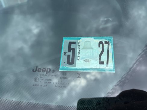 Used 2024 Jeep Grand Cherokee L Laredo AWD/4WD image 8