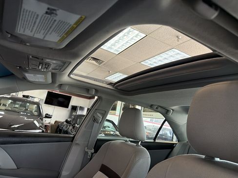 Used 2012 Toyota Camry XLE w/ Convenience Pkg FWD image 17