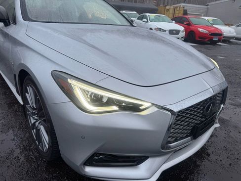 Used 2017 INFINITI Q60 Red Sport 400 image 18