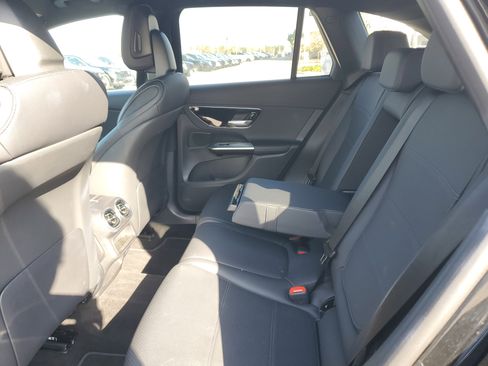 Used 2024 Mercedes-Benz GLC 300 w/ Winter Package image 12