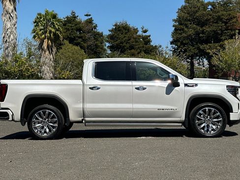 Used 2025 GMC Sierra 1500 Denali w/ Denali Reserve Package AWD/4WD image 3