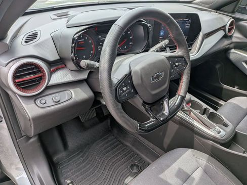 Used 2025 Chevrolet Trax RS w/ Driver Confidence Package FWD image 17