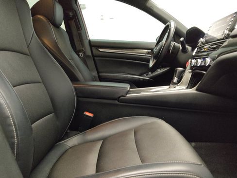 Used 2018 Honda Accord Sport image 21