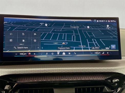 Used 2025 BMW 330i Sedan w/ M Sport Package image 13