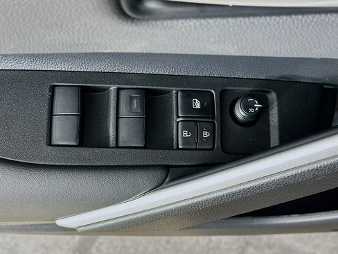 Used 2026 Toyota Corolla Cross XLE w/ Convenience Package FWD image 15