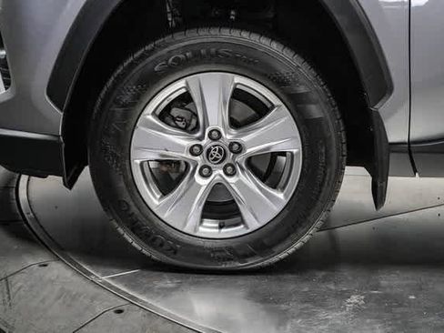 Used 2021 Toyota RAV4 XLE w/ Carpet Mat Package (TMS) image 9