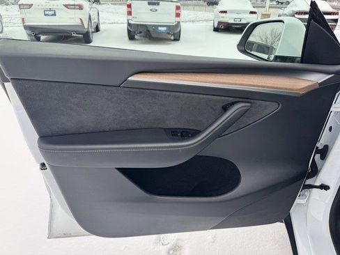 Used 2025 Tesla Model Y Long Range image 11