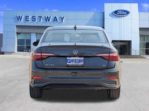 Used 2022 Volkswagen Jetta SE image 4