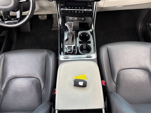 Used 2023 Kia Carnival SX Prestige FWD image 22