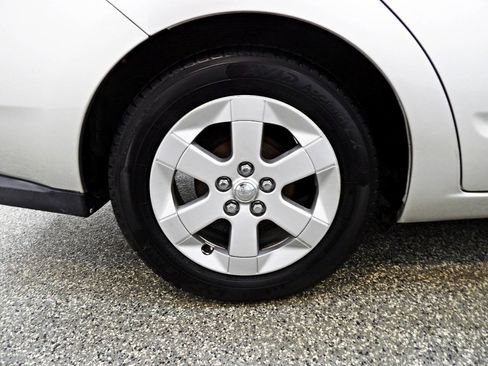 Used 2005 Toyota Prius w/ Pkg 6 FWD image 19