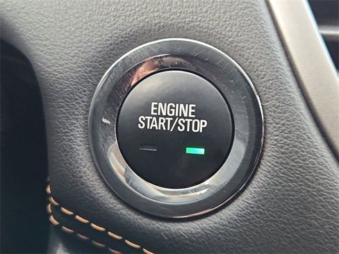 Used 2022 Chevrolet Trax LT w/ LT Convenience Package image 16