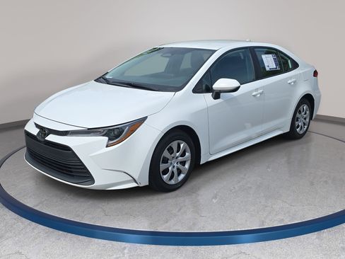 Used 2024 Toyota Corolla LE image 1
