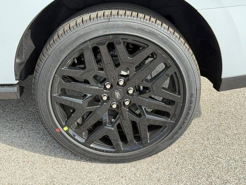 New 2026 Ford Expedition Platinum AWD/4WD image 4