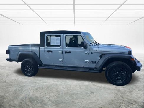 Certified 2024 Jeep Gladiator Sport image 3