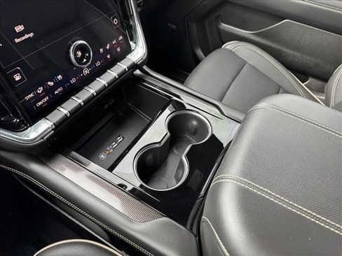 Used 2025 GMC Yukon XL Elevation w/ Elevation Premium Package image 17