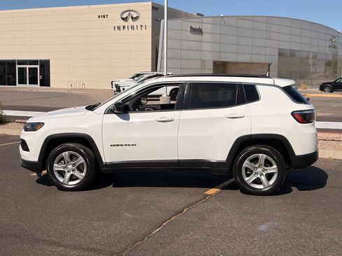 Used 2023 Jeep Compass Latitude AWD/4WD image 3