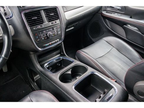 Used 2017 Dodge Grand Caravan GT FWD image 28