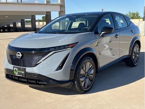Used 2023 Nissan Ariya AWD image 3