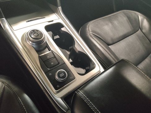 Used 2022 Ford Explorer Limited image 26