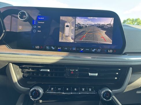 New 2026 Chevrolet Suburban Premier image 21