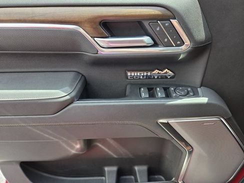 Used 2025 Chevrolet Silverado 1500 High Country AWD/4WD image 19