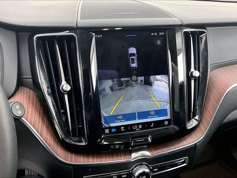 Used 2023 Volvo XC60 T8 Ultimate w/ Climate Package image 27