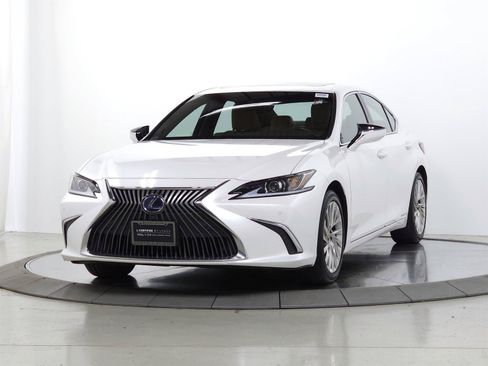 Used 2020 Lexus ES 300h w/ Accessory Package 2 FWD image 3