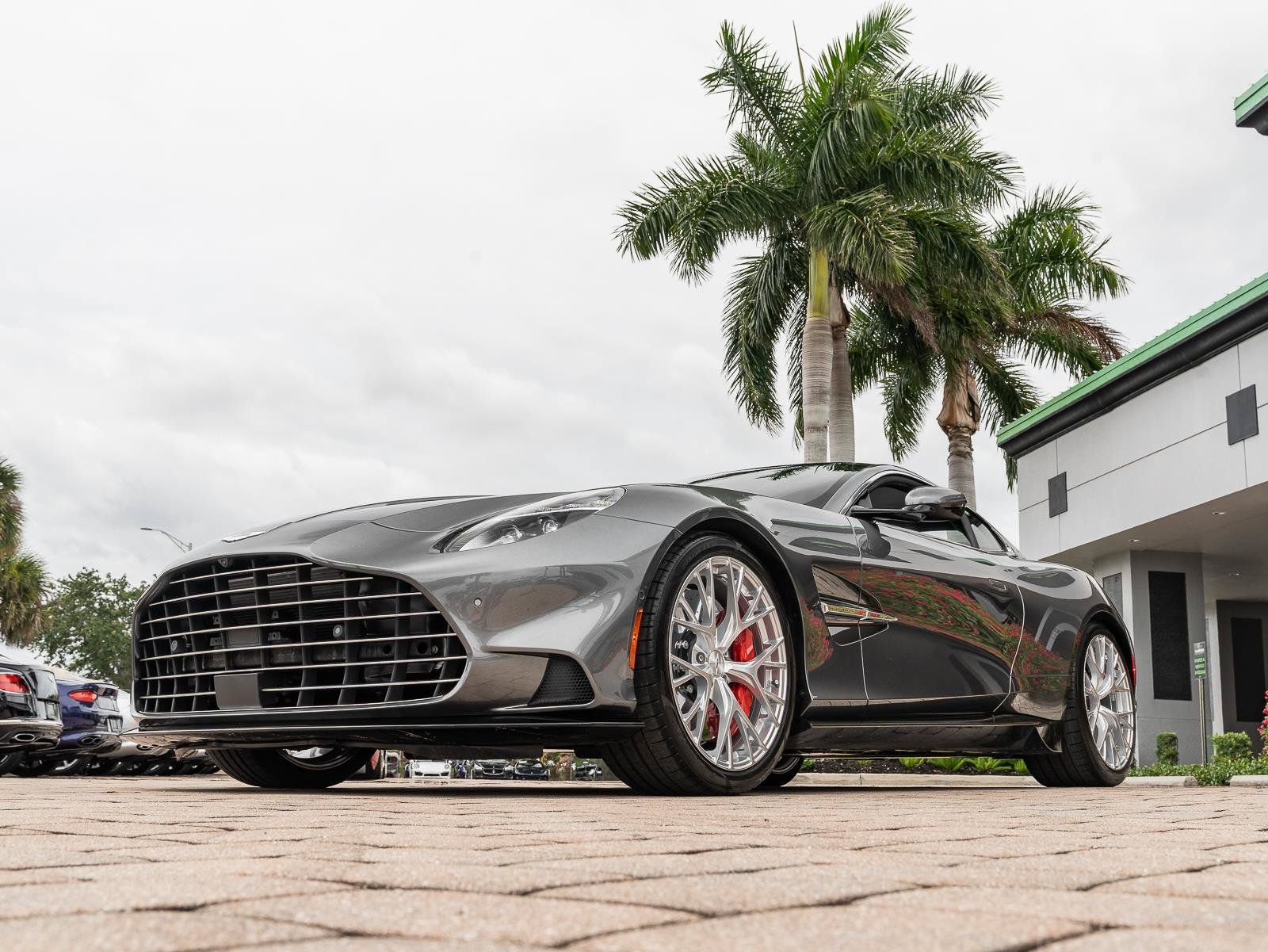 Used 2025 Aston Martin Vanquish RWD image 9