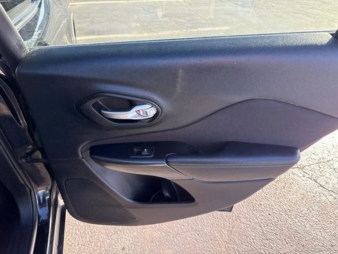 Used 2015 Jeep Cherokee Latitude w/ Cold Weather Group image 23