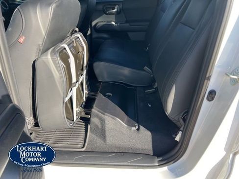 Used 2018 Toyota Tacoma TRD Sport w/ Technology Package image 16