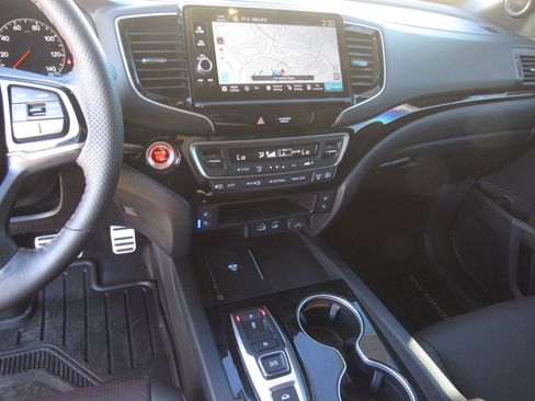 Used 2025 Honda Ridgeline Black Edition image 19