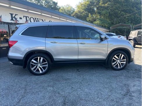 Used 2017 Honda Pilot Touring image 5